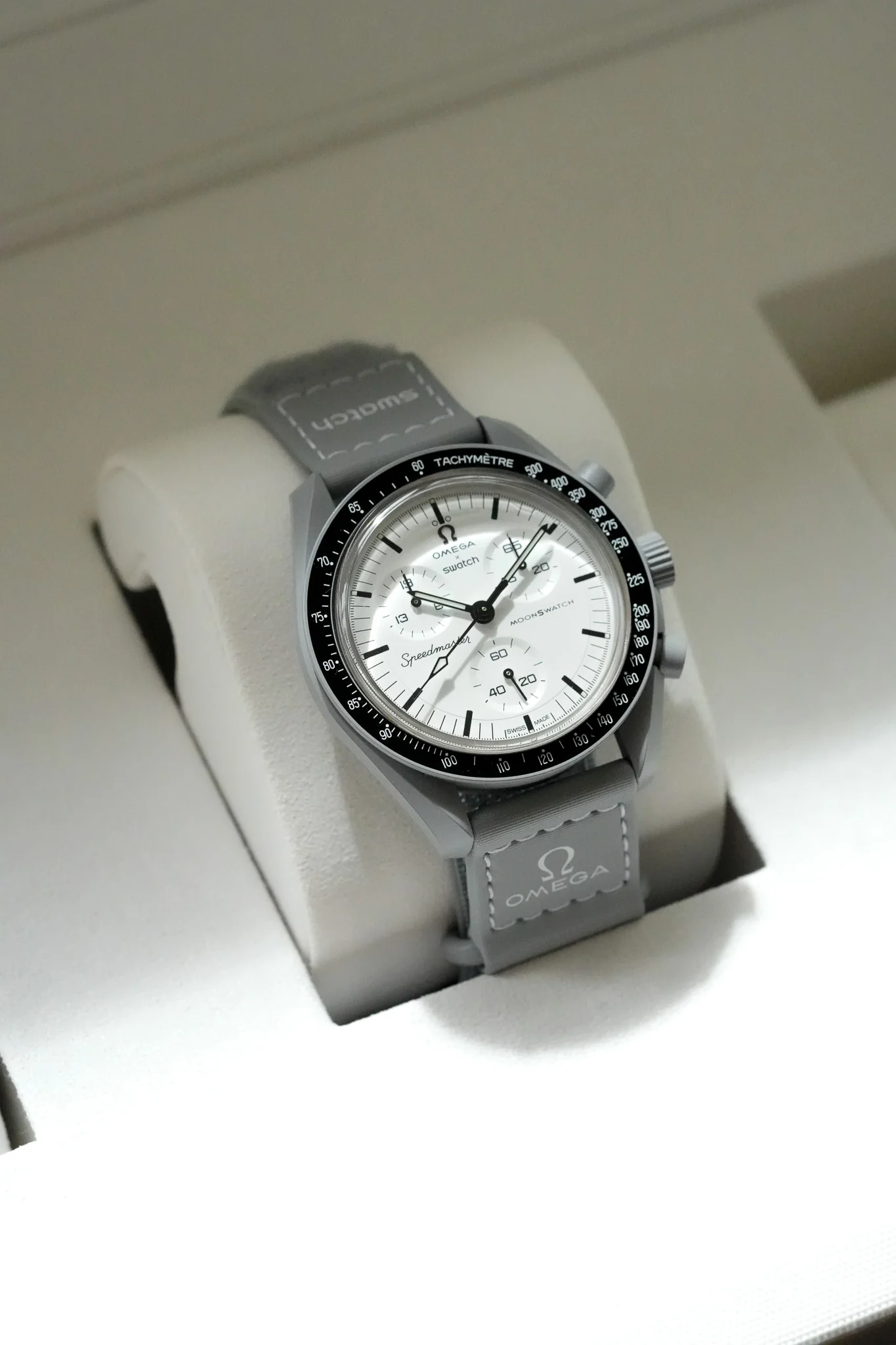 1965 MoonSwatch Flight Case White - Image 4