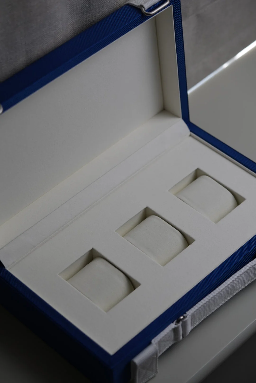 MoonSwatch Flight Case Blue - Image 3