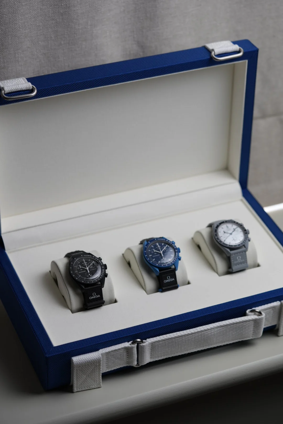 MoonSwatch Flight Case Blue - Image 6