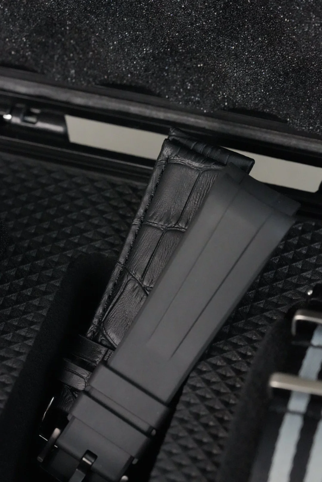 Earthphase MoonSwatch Ultimate Collectors Set - Image 3