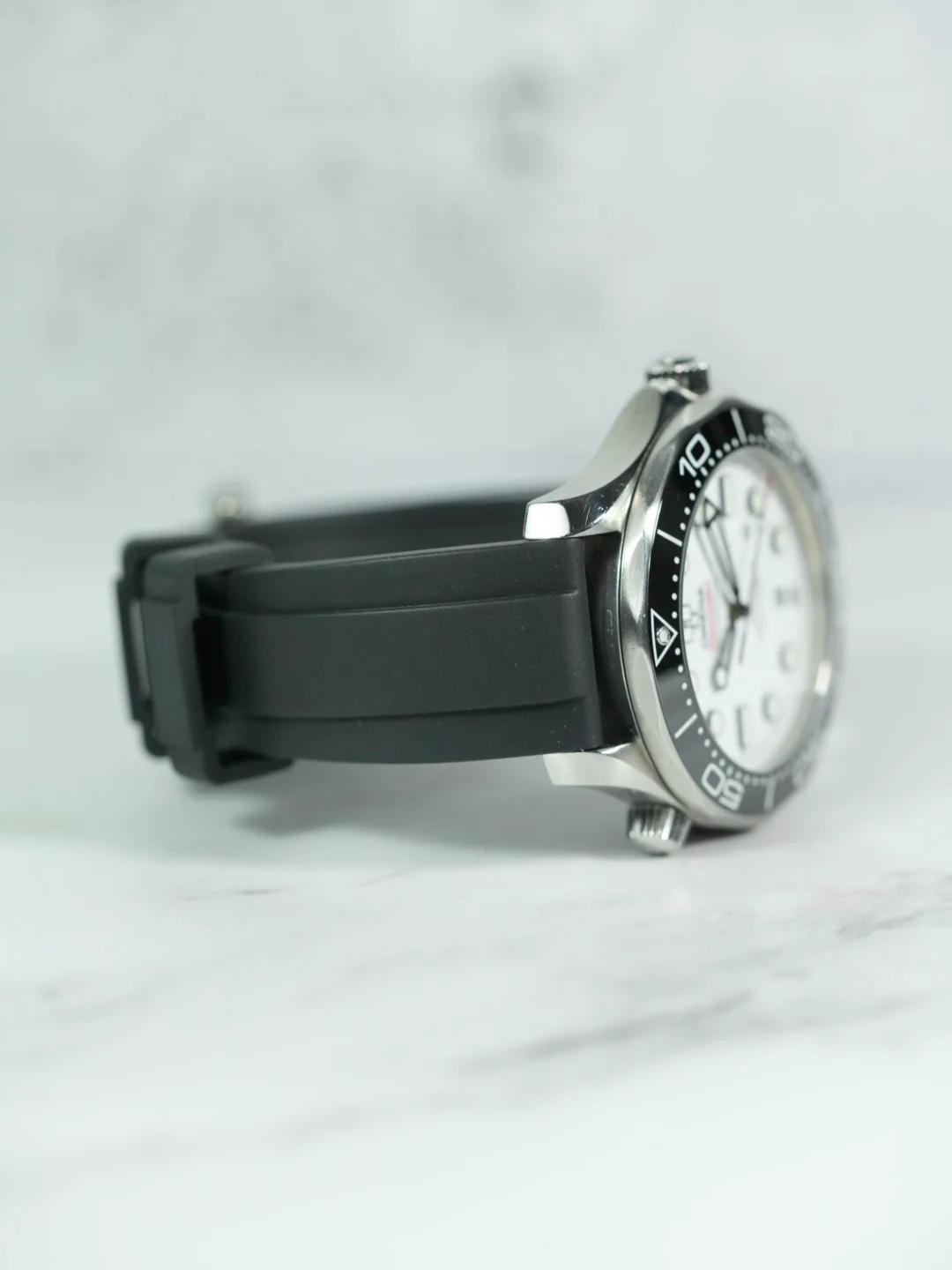 FKM Rubber Strap for OMEGA Seamaster Diver 300M – Black - Image 3
