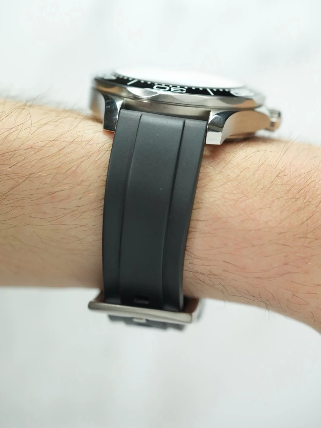 FKM Rubber Strap for OMEGA Seamaster Diver 300M – Black - Image 5