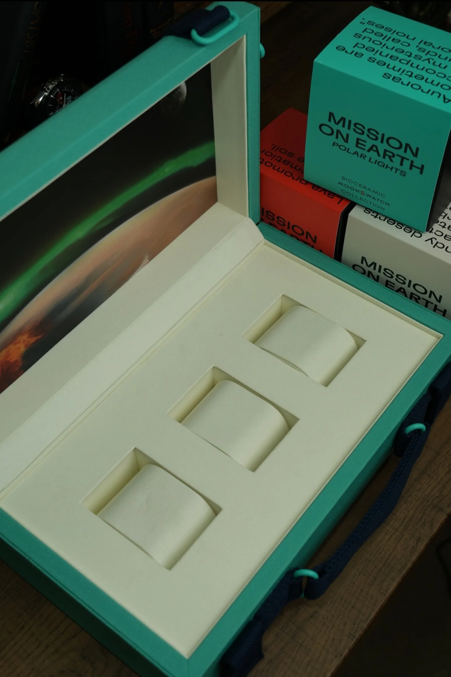 Mission On Earth MoonSwatch Flight Case Green - Image 6