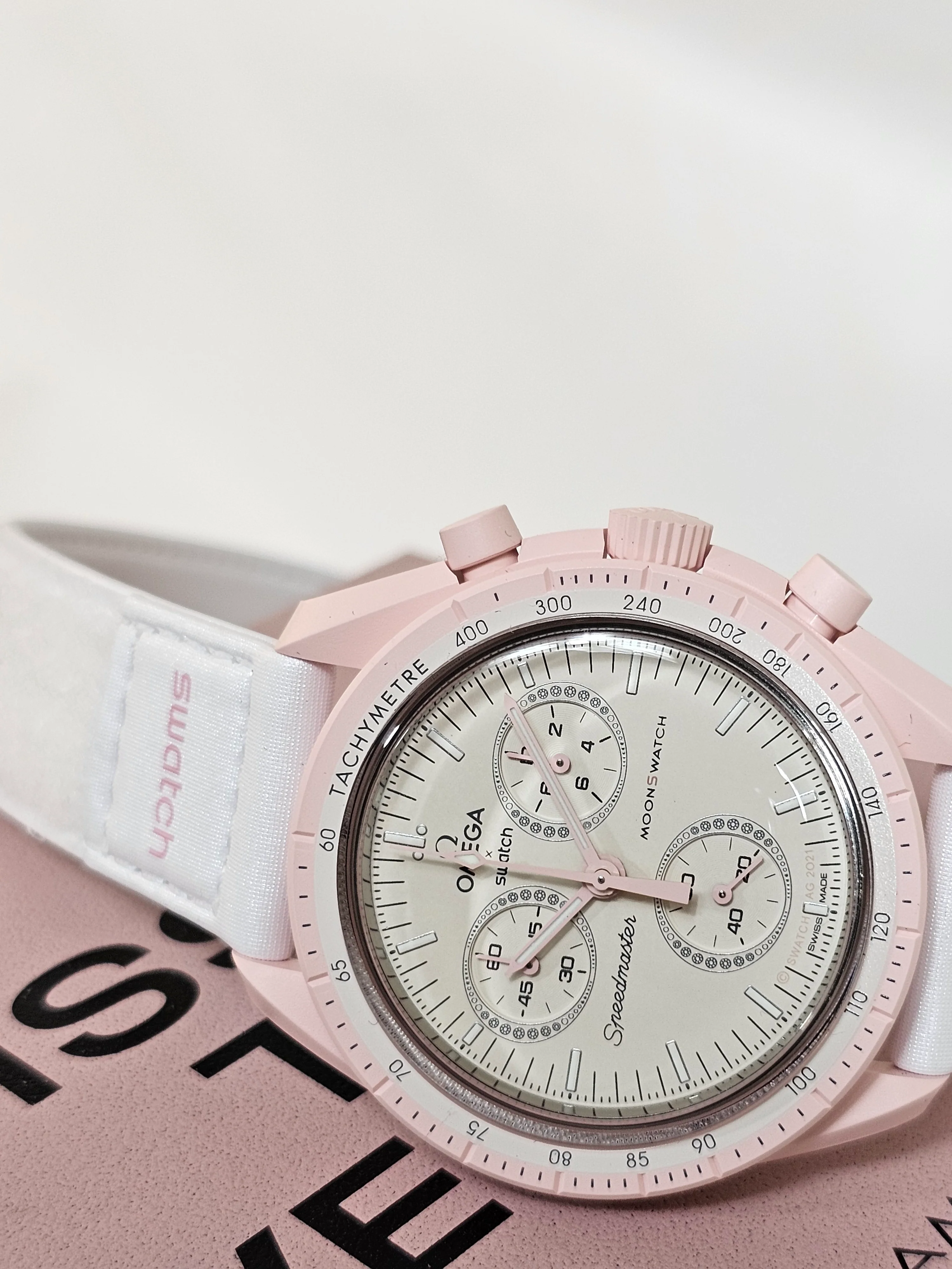 Swatch x OMEGA MoonSwatch Collection: Mission to Venus - Image 5