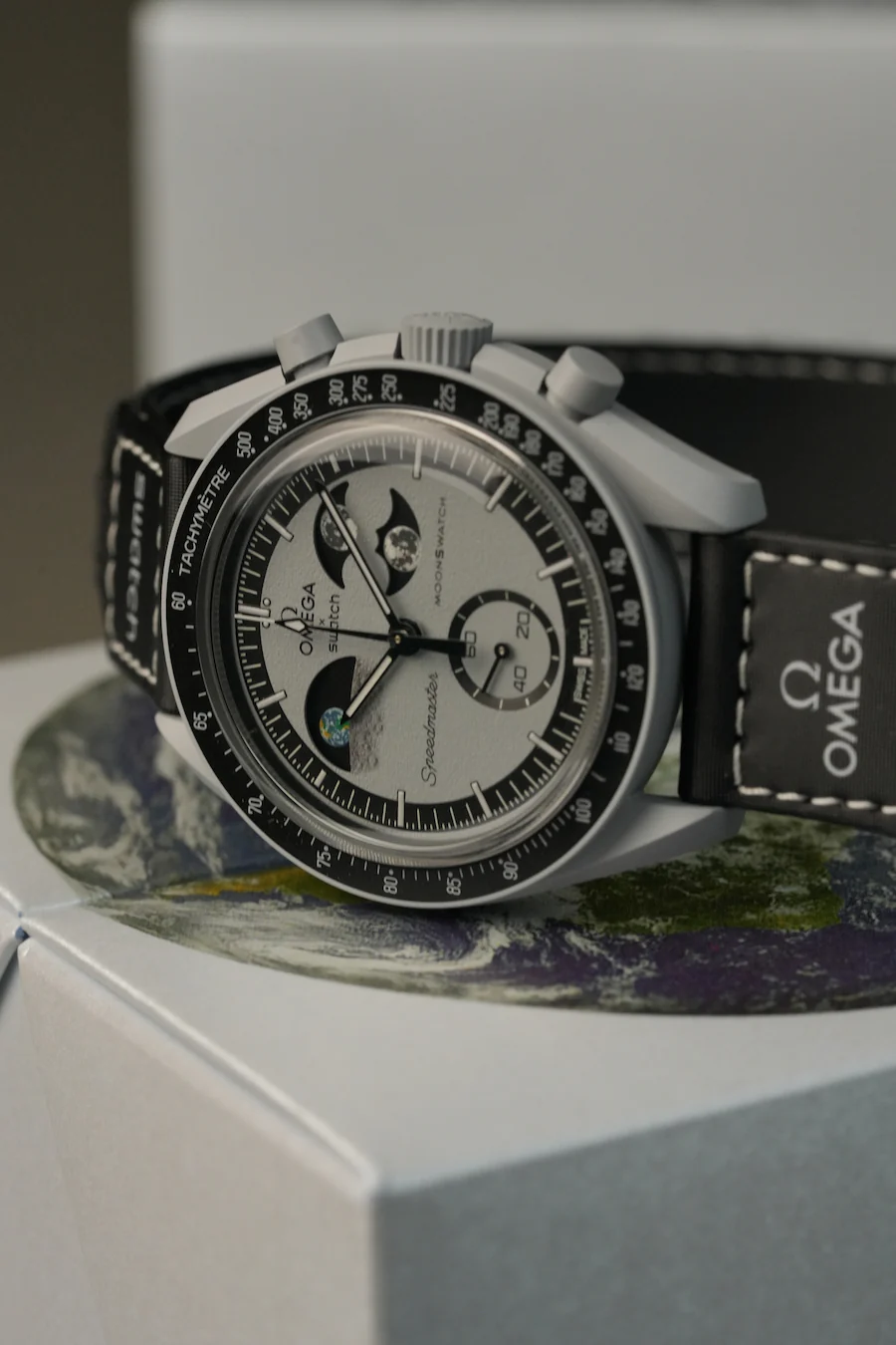 Swatch x OMEGA MoonSwatch: Mission to EarthPhase (SO33M700) - Image 5